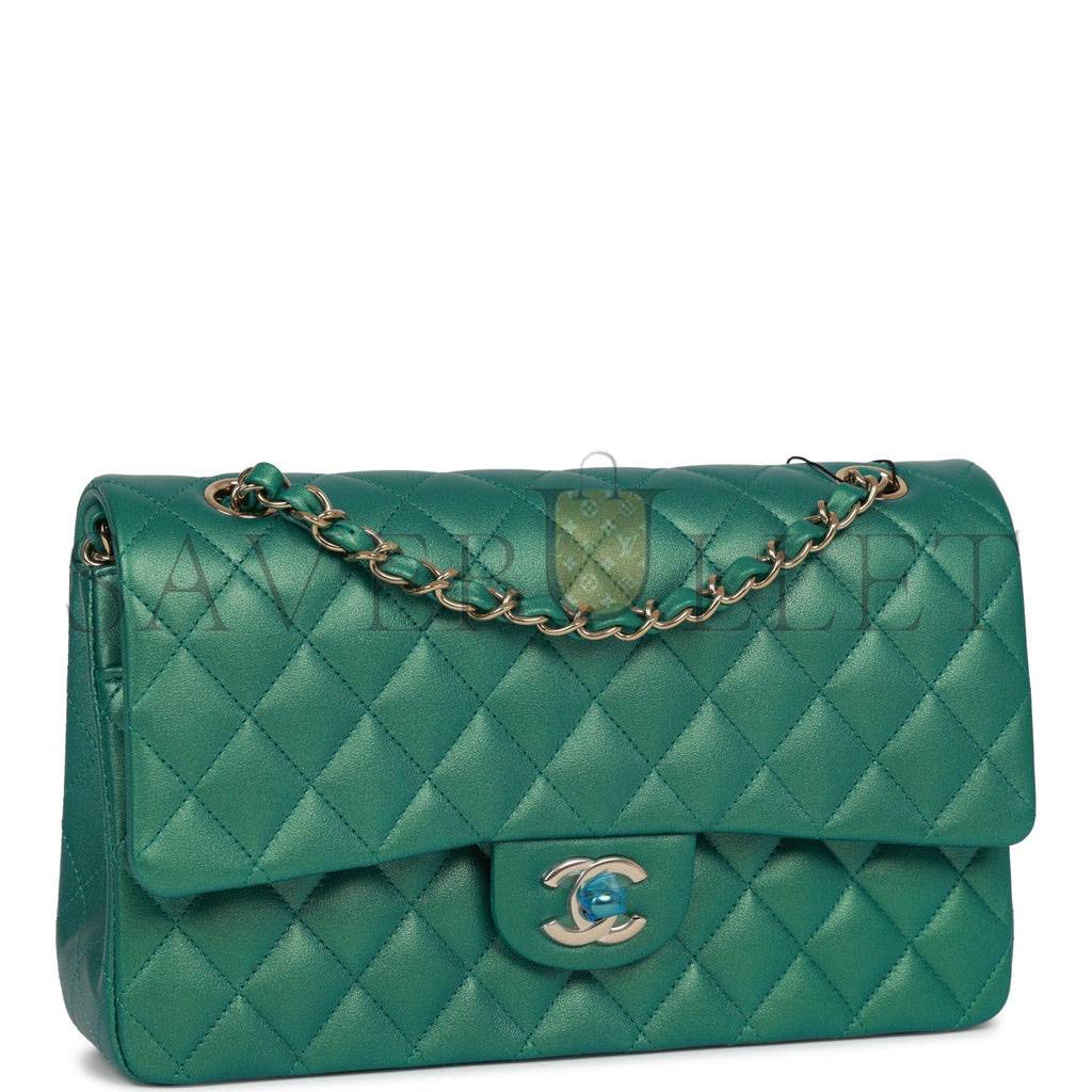 CHANEL MEDIUM CLASSIC DOUBLE FLAP BAG GREEN IRIDESCENT LAMBSKIN LIGHT GOLD HARDWARE (25*15*7cm)